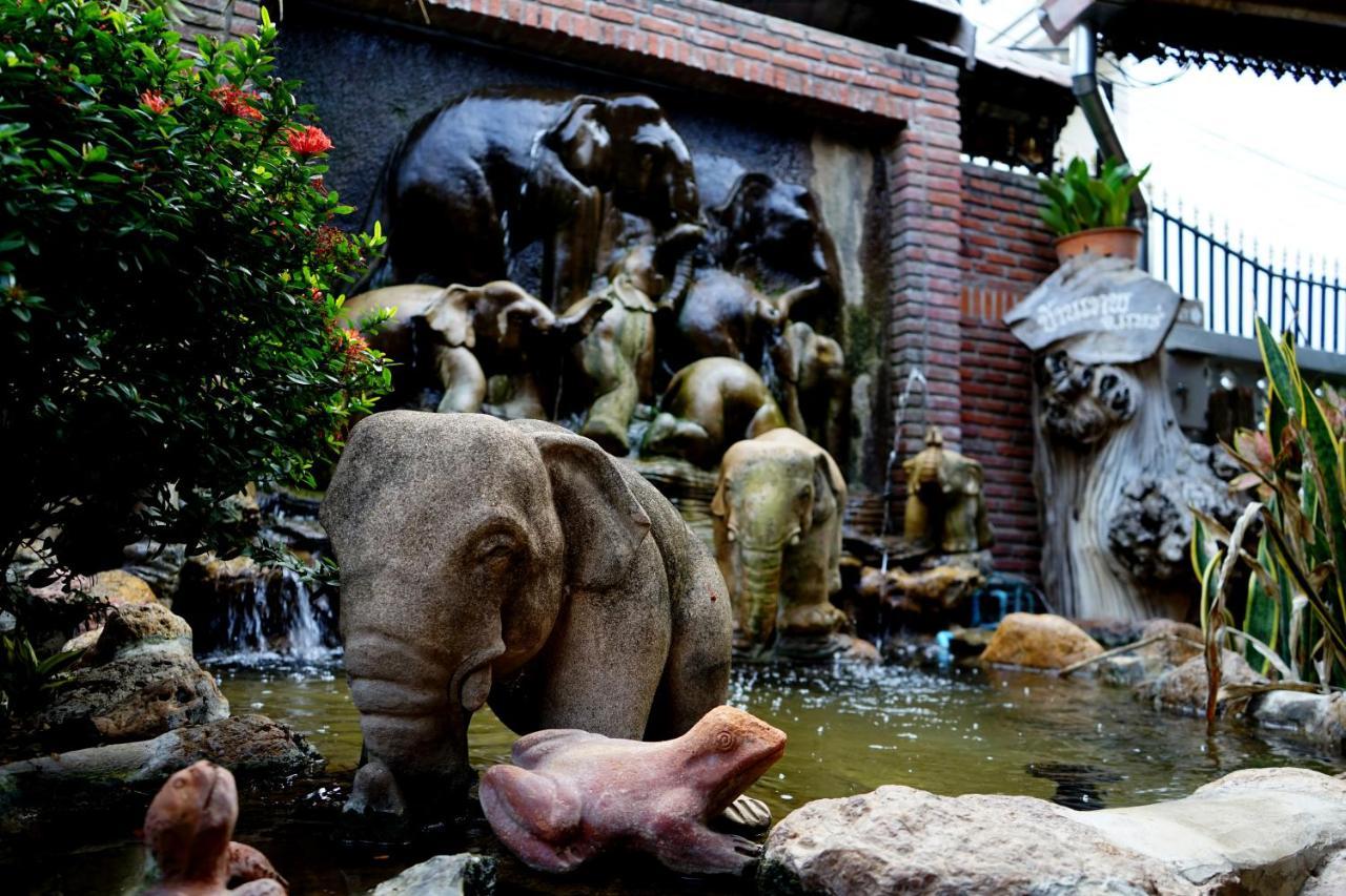 Baanthep Antique Homestay Phrae Buitenkant foto