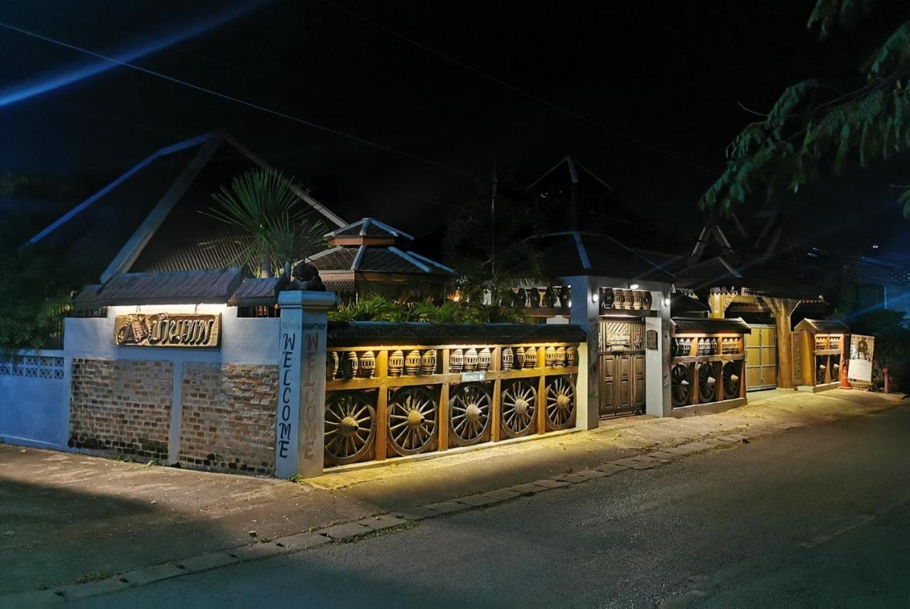 Baanthep Antique Homestay Phrae Buitenkant foto
